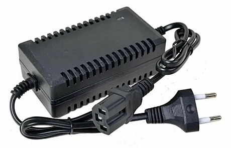Зарядное устройство 12 V для опрыскивателей